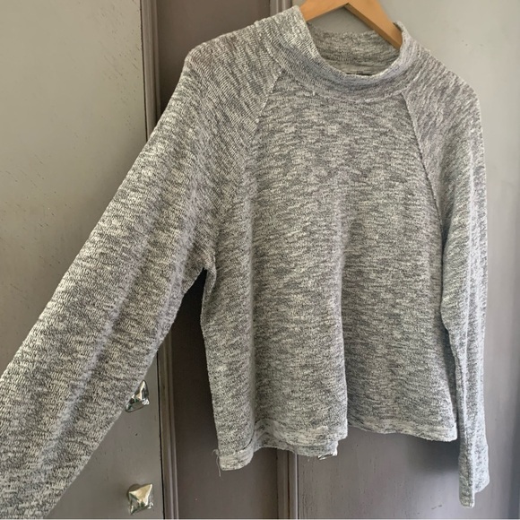 Abercrombie & Fitch Gray Women's Knit Top - Picture 2 of 6